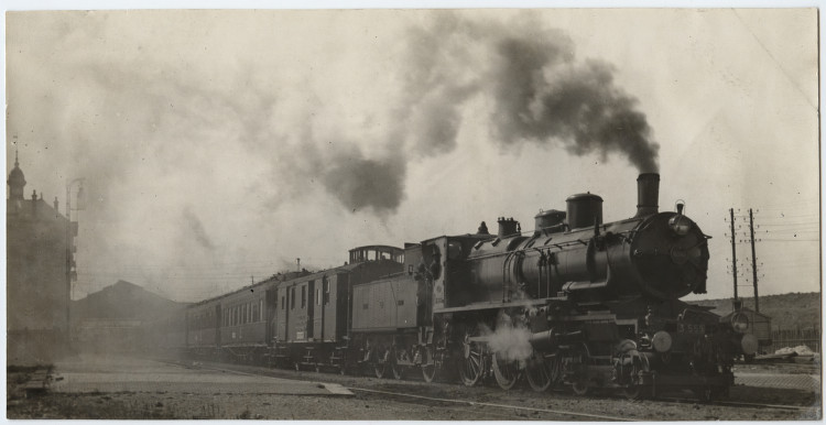 https://commons.wikimedia.org/wiki/Category:Nord_3.513_–_3.662_→_SNCF_2-230.D?uselang=fr#/media/File:No._3.555,_superheated_locomotive,_Calais_(8044710016).jpg