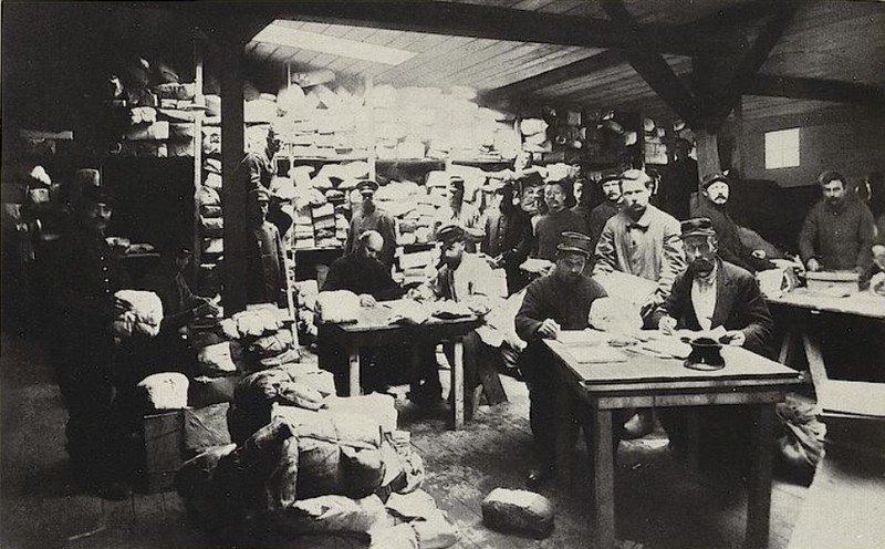 La poste aux colis - https://histoiresdepoilus.boitasite.com/camps/camp-friedrichsfeld.php#gallery-8