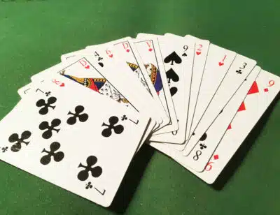 https://www.regles-de-jeux.com/wp-content/uploads/2017/12/regle-bridge-400x308.jpg.webp